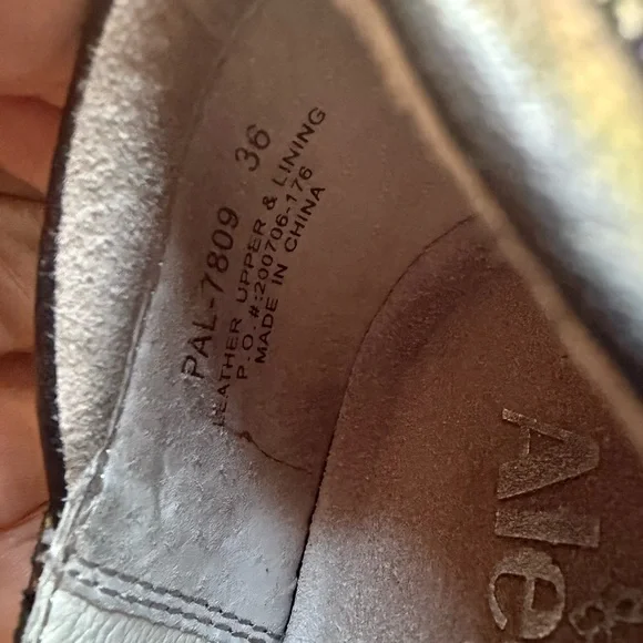 Alegria Paloma Mary Jane shoes in a black metallic finish. Size: 36/6 - Picture 6 of 6